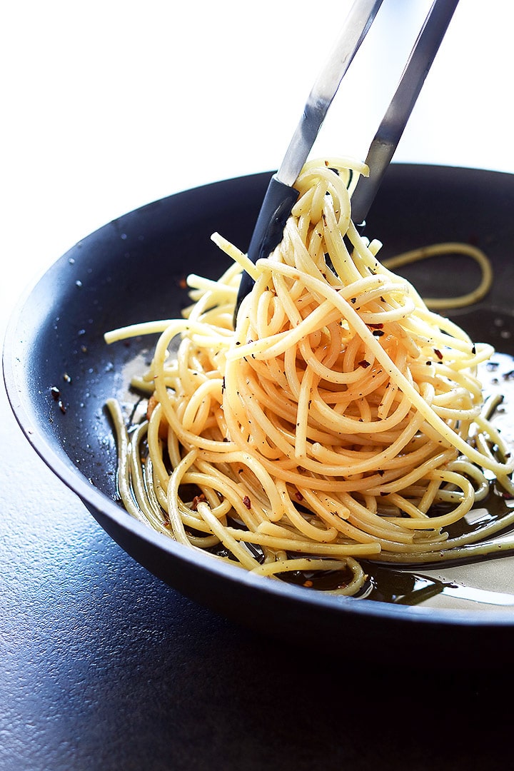 Pasta con aglio, oglio é peperoncino, or 'Pasta with Garlic, Oil and Pepper' is an Italian classic comfort food. This Italian classic takes only 15 minutes!