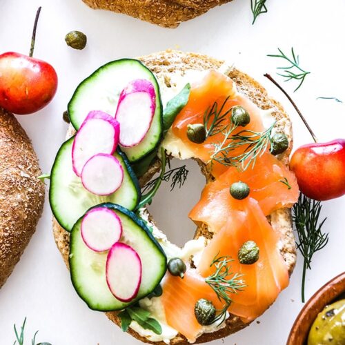 Smoked salmon bagels with cream cheese, dill, capers and all the veggies! Easy recipe for brunch or a weeknight no-cook dinner.