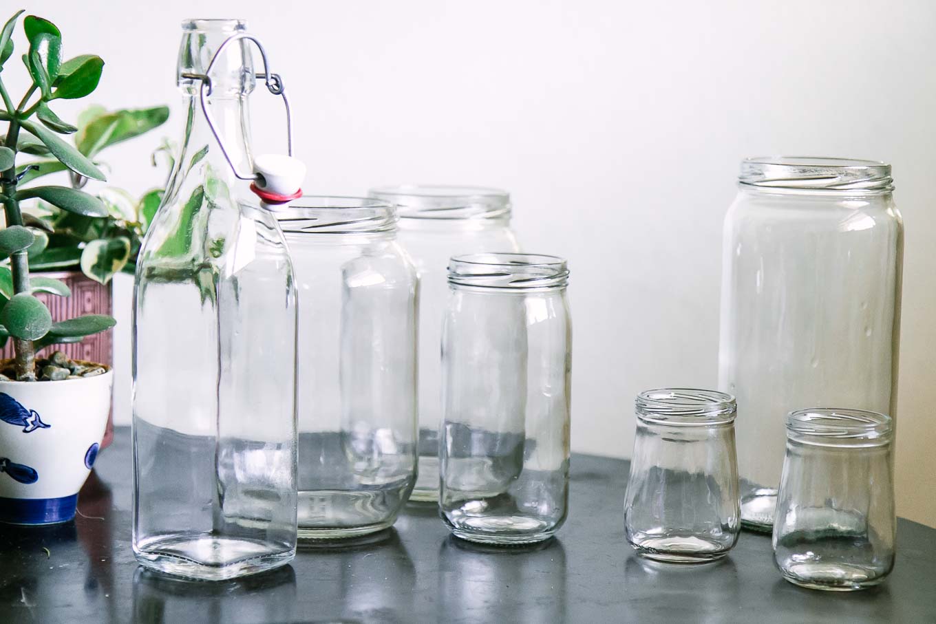 How to Easily Remove Labels From Glass Jars with Natural Ingredients