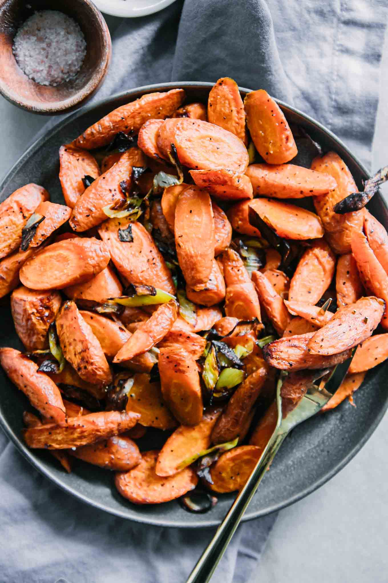 Roasted Carrots and Leeks ⋆ 5 Ingredients, 30 Minutes, So Flavorful!