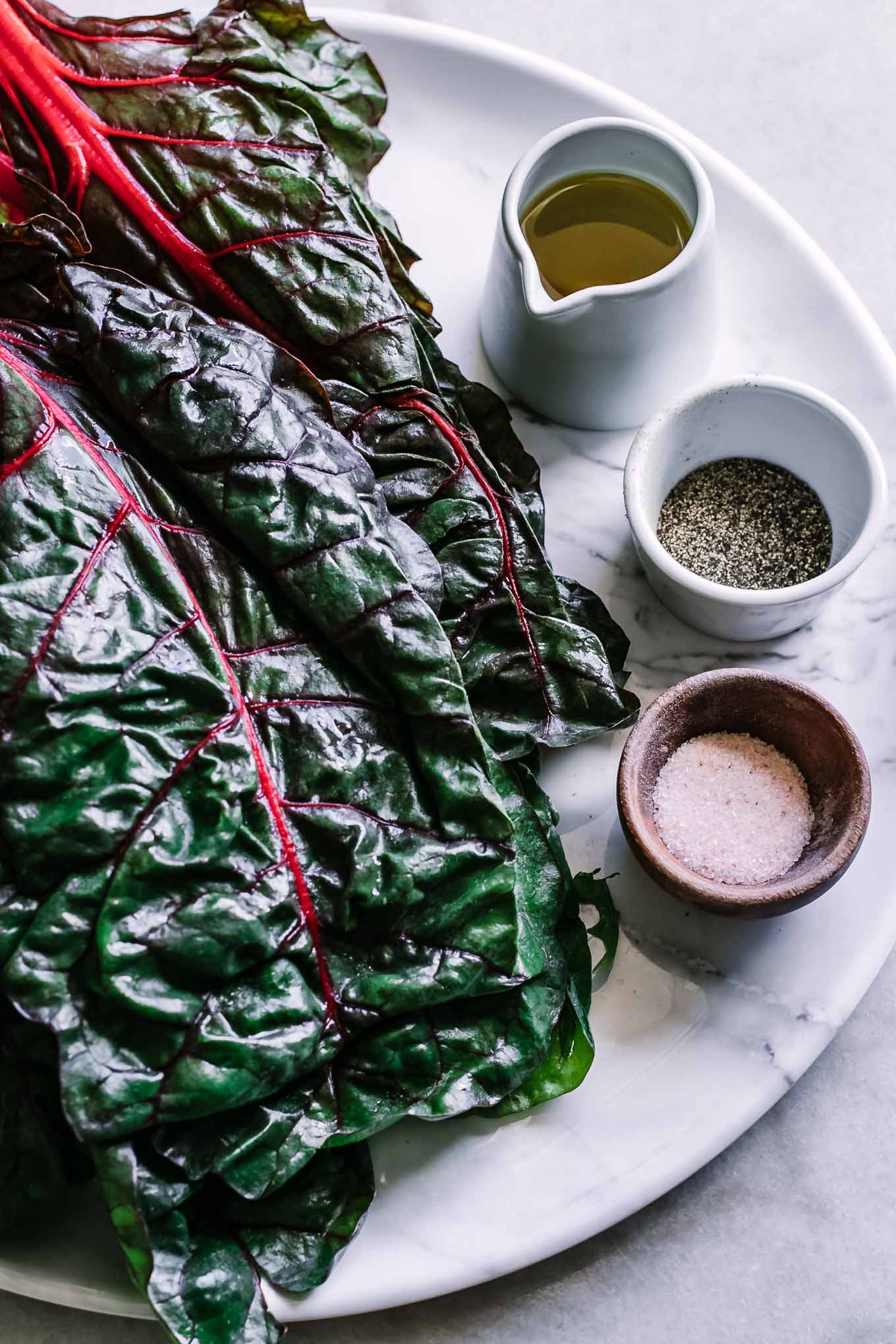 Baked Chard Chips ⋆ Roast Chard Leaves into Crispy Chips in 10 Minutes!