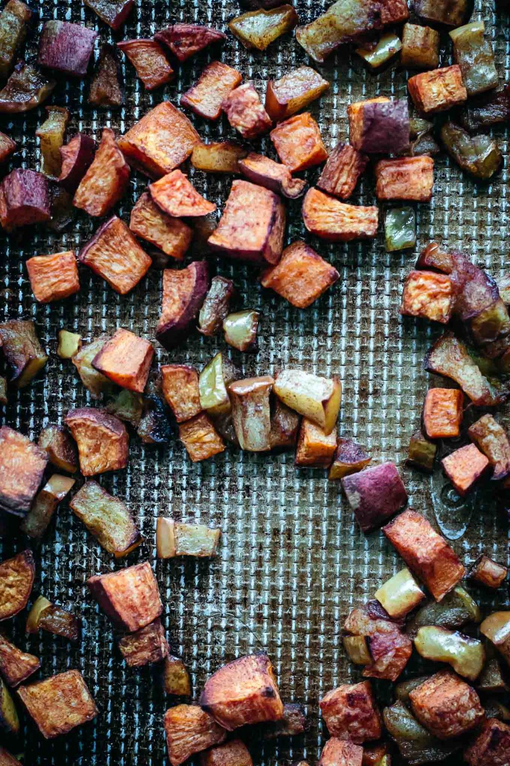 Cinnamon Roasted Sweet Potatoes & Apples ⋆ 5 Ingredients, 40 Minutes!